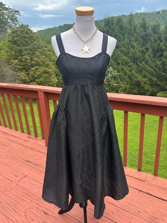 Moon River Dresses & Skirts - Moon River Kimber Black Jacquard Textured Midi Dress NWT!